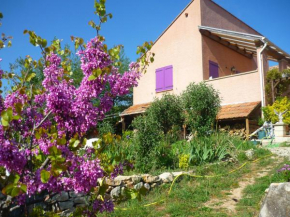 Гостиница Le gite de Cristal proche Bugarach  Гранес